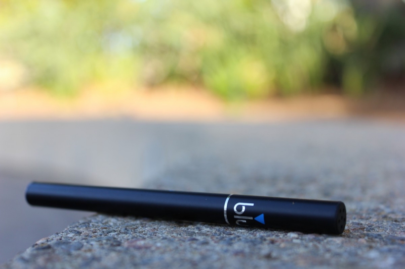 magasin-SIX FOURS LES PLAGES-min_e_cigarette_vaping_blu_cigs_blu_electronic_cigarette_tobacco_cigarette_smoke-637061